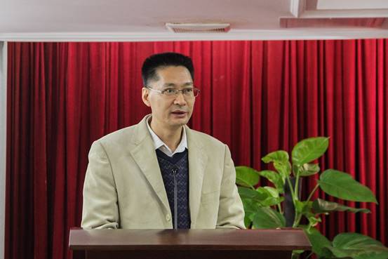 配圖3：文學(xué)院黨委書(shū)記王政忠致辭