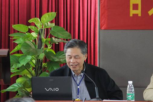 配圖7：安徽省文史研究館館長(zhǎng)、安徽大學(xué)原黨委書(shū)記黃德寬教授作大會(huì)報(bào)告《漢語(yǔ)史研究運(yùn)用出土文獻(xiàn)資料的有關(guān)問(wèn)題》