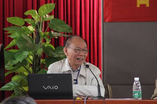 配圖9：中山大學(xué)教授張振林作大會(huì)報(bào)告《戰(zhàn)國(guó)竹簡(jiǎn)中罕見(jiàn)的合音字——反切拼音的發(fā)明和文字實(shí)踐的遺跡》