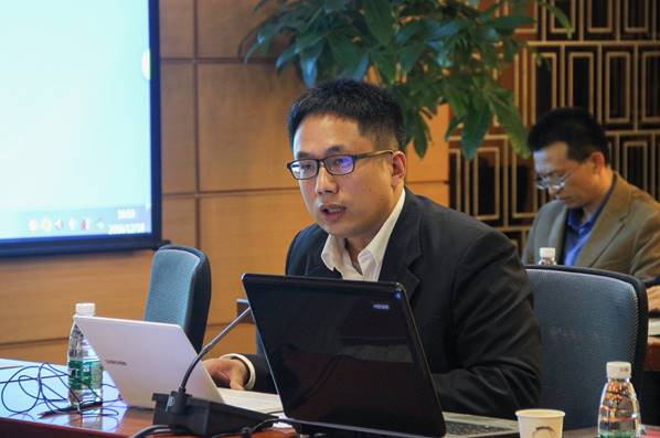 配圖23：華南師范大學(xué)教授秦曉華作第二組小組總結(jié)