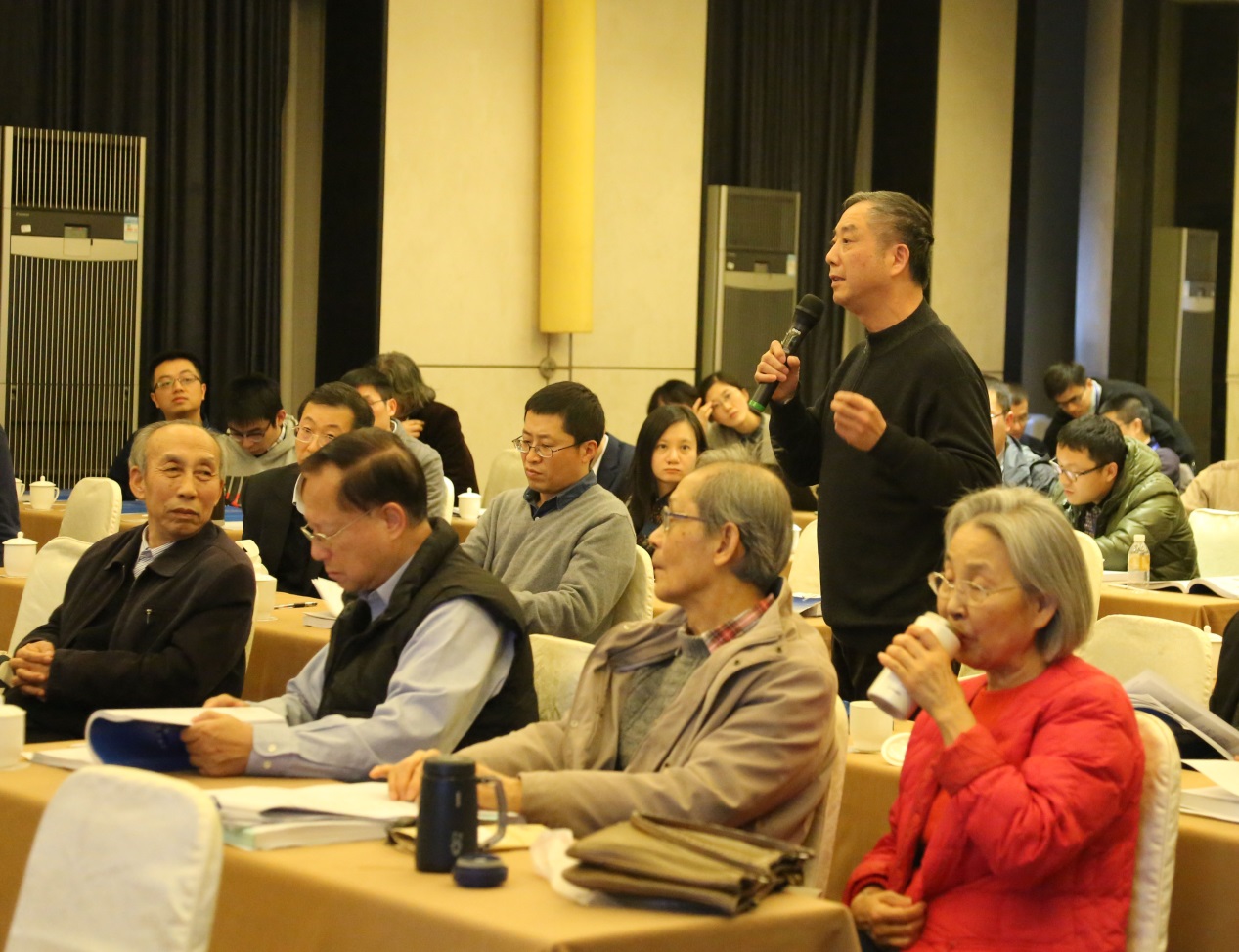 說明: D:\desktop\曹錦炎 發(fā)言.jpg